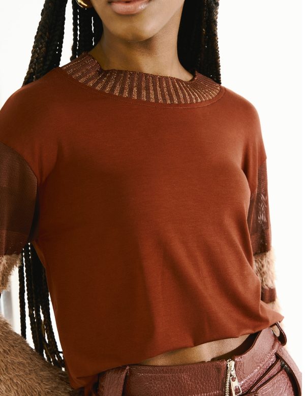 Μπλούζα με σχέδιο στα μανίκια